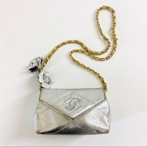 CHANEL VINTAGE SILVER QUILTED BAG